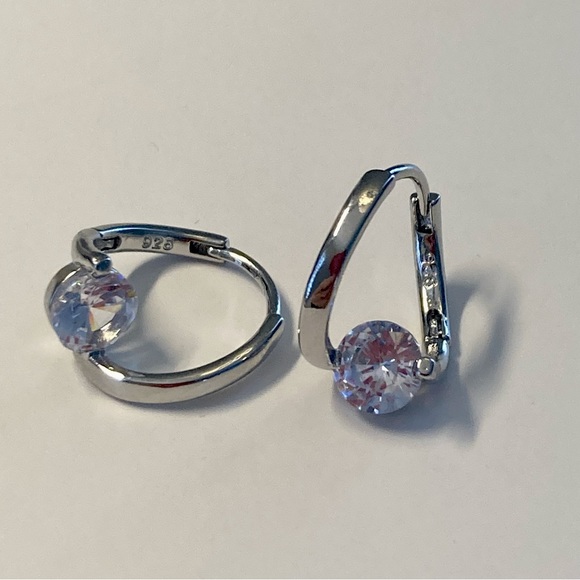 🌸 Elegant Sterling Silver Hoop Twisted Earrings - Picture 2 of 4